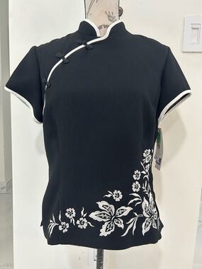 NWT Studio Pantsuit Black White Mandarin Collar Top with White Floral Embroidery